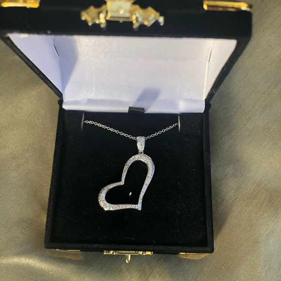 18kt Diamond Picasso style heart pendant - Picture 7 of 8